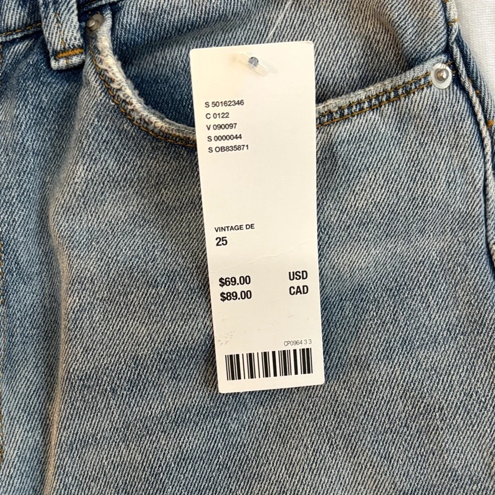High Rise Distressed Mom Jeans - Picture 6 of 8